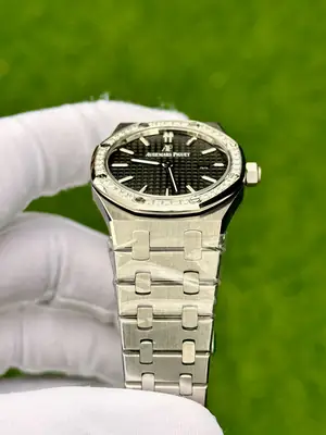 Audemars Piguet Royal Oak 15400ST No. 02 — 4. görsel