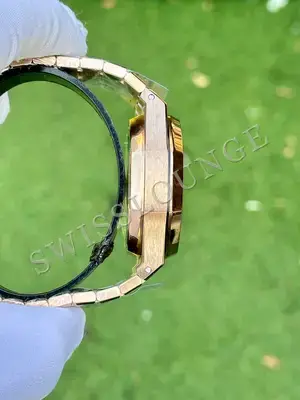 Audemars Piguet Royal Oak "Chronograph Green Dial Anniversary" — 5. görsel