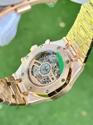 Audemars Piguet Royal Oak "Chronograph Green Dial Anniversary" — 8. görsel