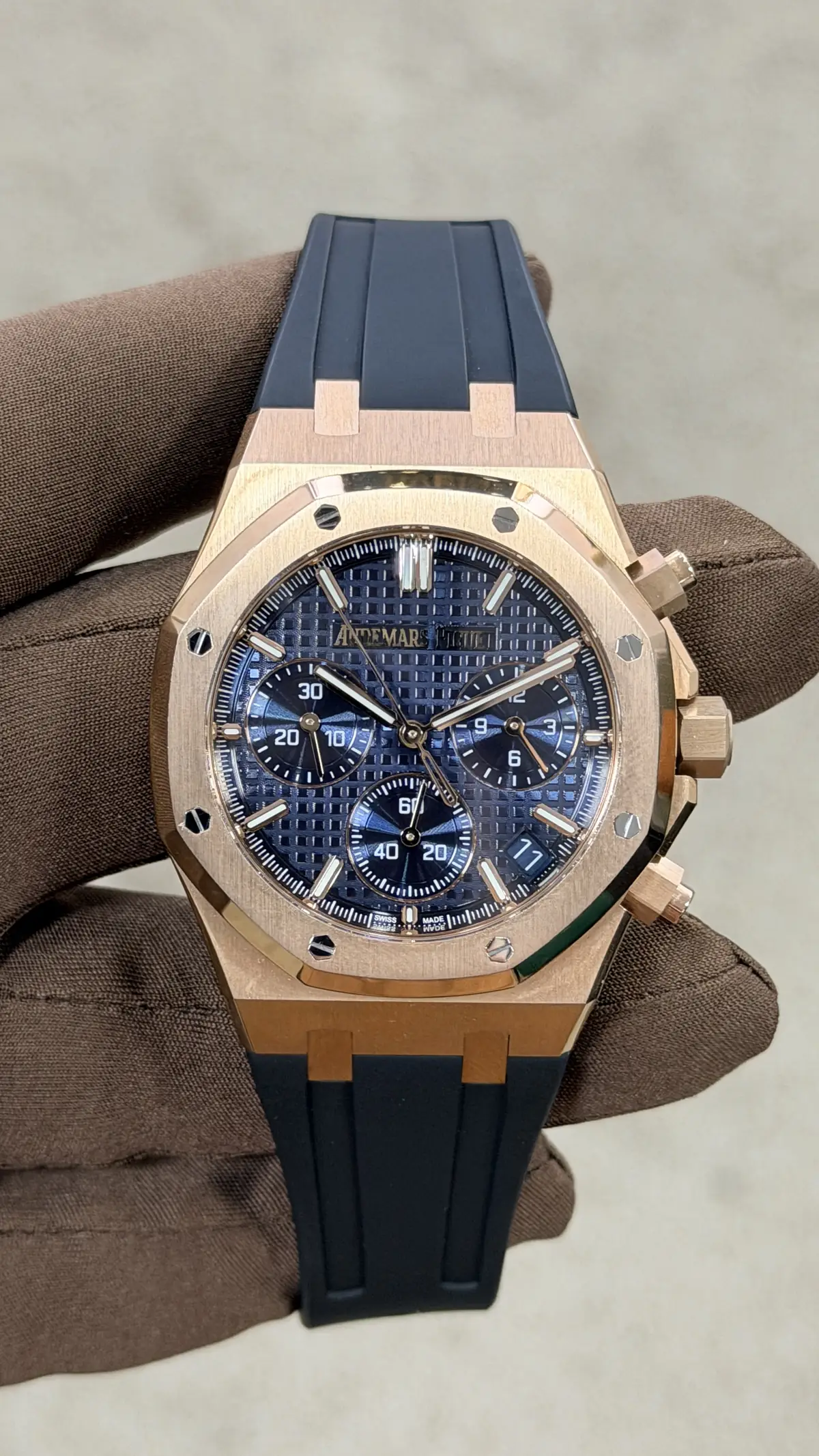 Audemars Piguet Royal Oak "Chronograph Pembe Altın Kasa Siyah Kadran"