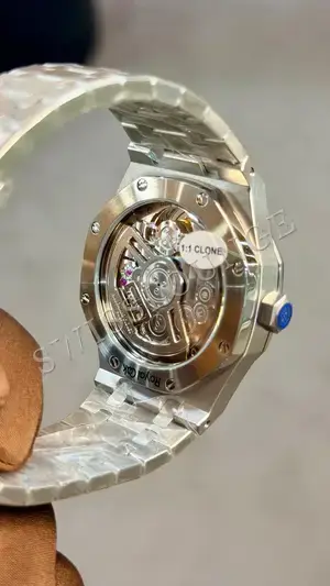 Audemars Piguet Royal Oak "Flying Tourbillon Lacivert Düz Kadran" — 8. görsel