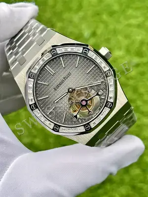 Audemars Piguet Royal Oak "Ince Flying Tourbillon Çelik Kasa Mavi Kadran" No. 13 — 2. görsel