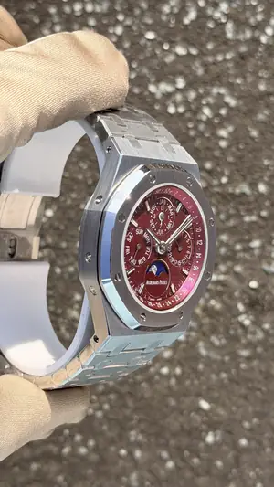 Audemars Piguet Royal Oak "Perpetual Calendar Red Edition" — 5. görsel