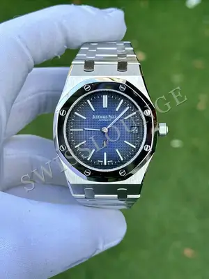 Audemars Piguet Royal Oak "Siyah Kadran" — 1. görsel