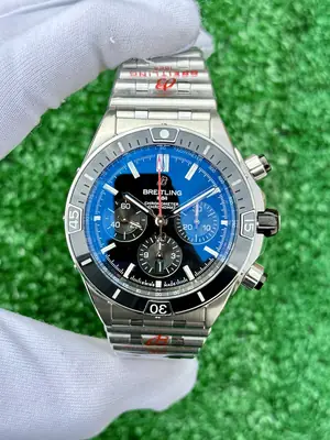 Breitling Chronomat 44 mm "Seramik Bezel Yeşil Kadran" B01 No. 01 — 1. görsel