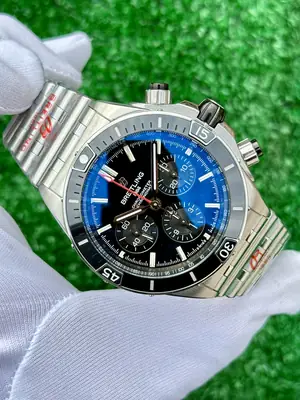 Breitling Chronomat 44 mm "Seramik Bezel Yeşil Kadran" B01 No. 01 — 2. görsel