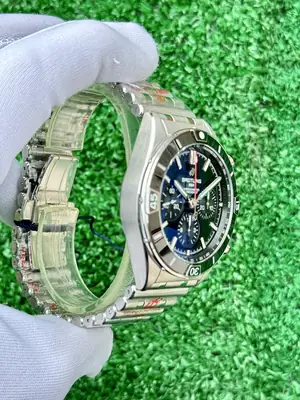 Breitling Chronomat 44 mm "Seramik Bezel Yeşil Kadran" B01 No. 01 — 5. görsel