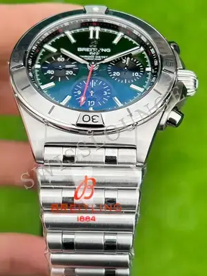 Breitling Chronomat 44 mm "Seramik Bezel Yeşil Kadran" B01 No. 02 — 1. görsel