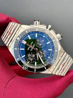 Breitling Chronomat "Bentley Green Dial" — 2. görsel