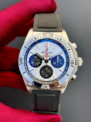 Breitling Chronomat "Ice Blue" B01 — 1. görsel