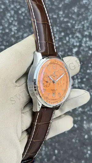 Breitling Navitimer 43 mm "Çelik Kasa Zumrut Kadran Deri Kordon" B01 No. 02 — 5. görsel