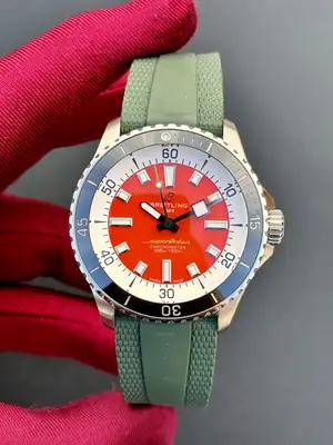 Breitling Superocean "Kelly Slater Limited Edition" — 1. görsel