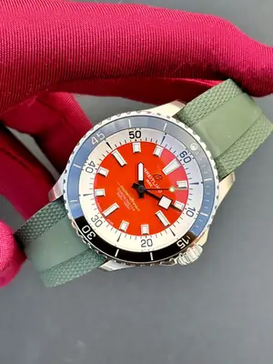 Breitling Superocean "Kelly Slater Limited Edition" — 3. görsel