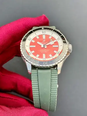 Breitling Superocean "Kelly Slater Limited Edition" — 4. görsel