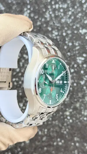 IWC Pilot "S Chronograph Green Dial" — 10. görsel