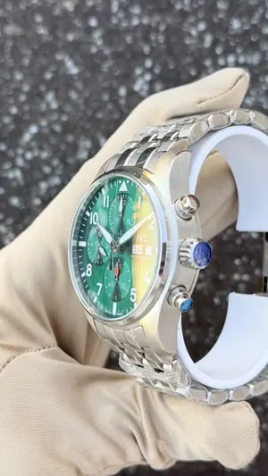 IWC Pilot "S Chronograph Green Dial" — 12. görsel