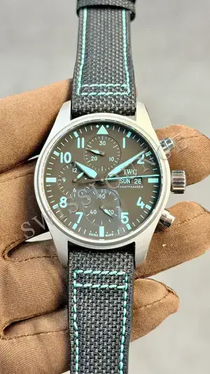 IWC Pilot "Spitfire Chronograph Pembe Altın Kasa Gri Kadran" No. 02 — 1. görsel