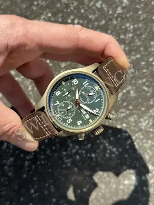 IWC Pilot "Spitfire Chronograph Pembe Altın Kasa Gri Kadran" — 3. görsel