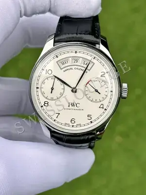 IWC Portugieser "Portuguese Annual Calendar Çelik Kasa Beyaz Kadran Beyaz Gosterge" IW503502 No. 01 — 1. görsel