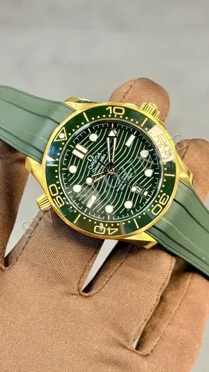 Omega Seamaster "Diver Seaweed Green Dial" — 2. görsel