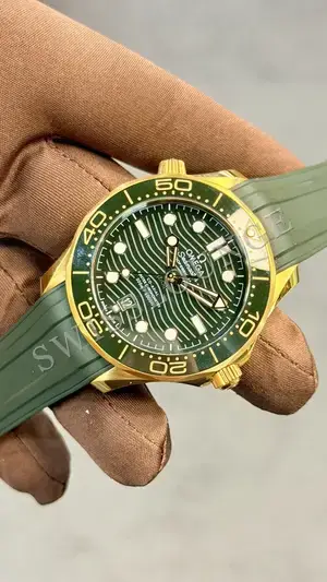 Omega Seamaster "Diver Seaweed Green Dial" — 3. görsel