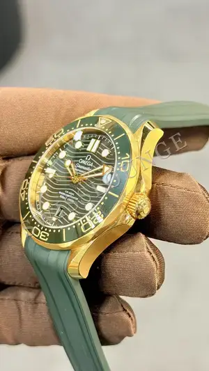 Omega Seamaster "Diver Seaweed Green Dial" — 6. görsel