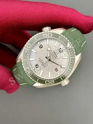 Omega Seamaster "Planet Ocean Boutique Edition Beige" — 3. görsel