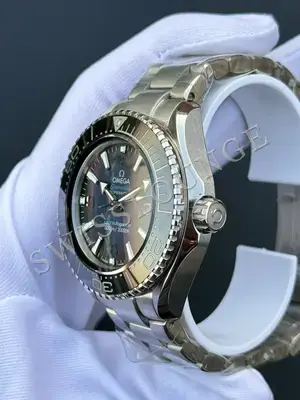 Omega Seamaster "Planet Ocean Turuncu Metalik Bezel Çelik Kasa Siyah Kadran" No. 02 — 6. görsel