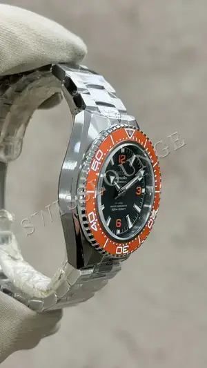 Omega Seamaster "Planet Ocean Turuncu Metalik Bezel Çelik Kasa Siyah Kadran" No. 03 — 5. görsel