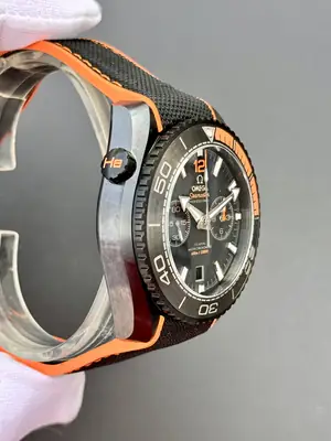 Omega Seamaster "Planet Ocean Worldtimer Deep Black Turkuaz" — 3. görsel
