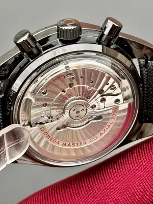Omega Speedmaster "Dark Side Of The Moon" — 6. görsel