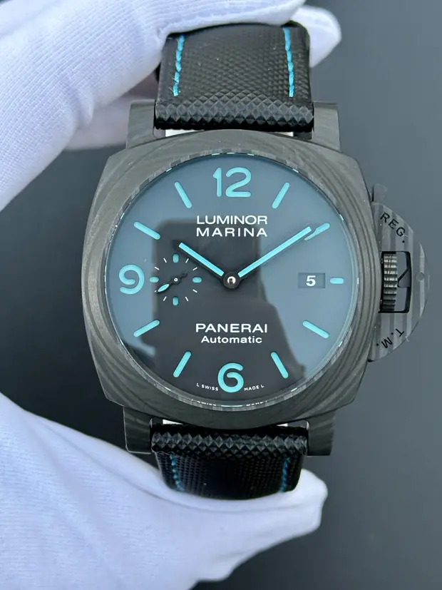 Panerai Luminor "GMT Carbotech"