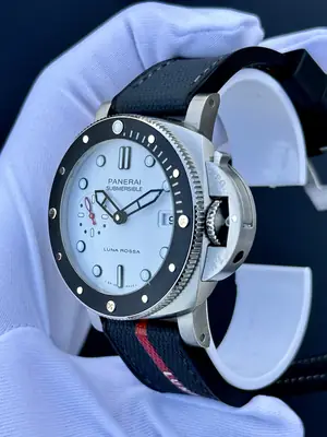 Panerai Submersible "Luminor 1950 GMT Mike Horn Limited Edition Titanyum Kasa Mavi Kadran" — 6. görsel