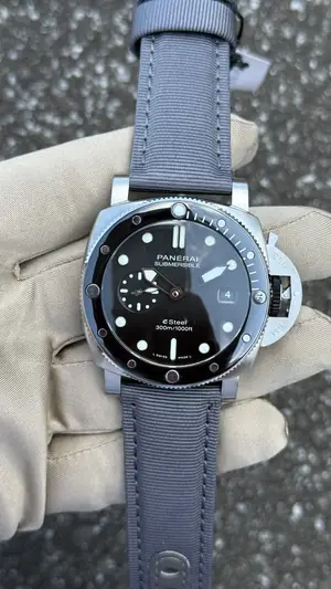 Panerai Submersible "Quarantaquattro Luna Rossa Carbotech Ti Ceramitech" PAM01466 No. 03 — 1. görsel