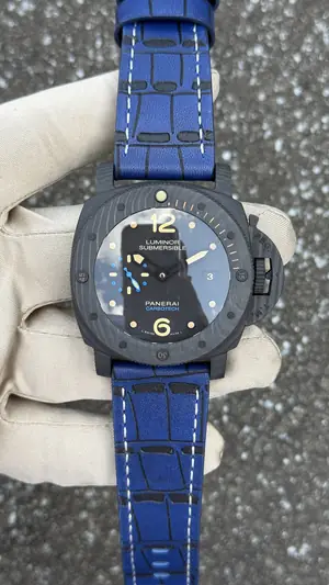 Panerai Submersible "Quarantaquattro Luna Rossa Carbotech Ti Ceramitech" PAM01543 — 1. görsel