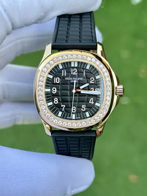 Patek Philippe Aquanaut "Annual Calendar" — 1. görsel