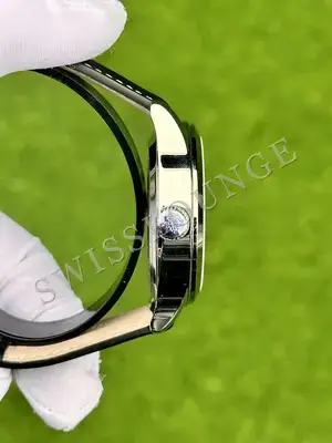 Patek Philippe Calatrava "Pilot Chronograph Siyah Kadran" — 6. görsel