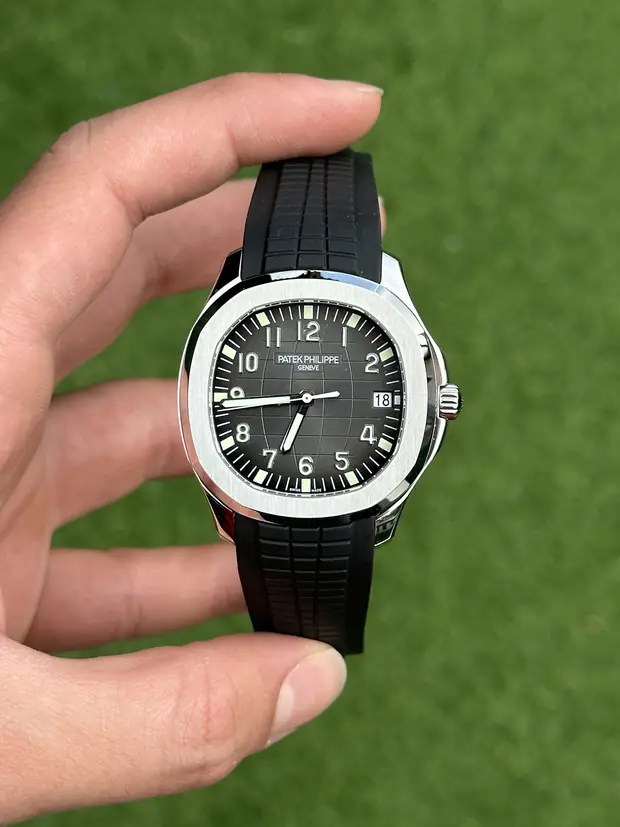 Patek Philippe Aquanaut "Midsize Taşlı Çelik Kasa Siyah Kadran"