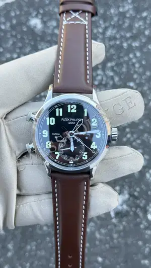 Patek Philippe Calatrava "Pilot Travel Time" 5524G — 1. görsel