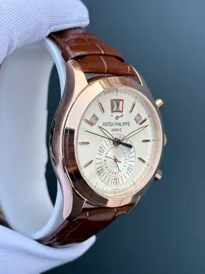 Patek Philippe Nautilus 35 mm "Beyaz Kadran Rose Kasa" 7118 No. 02 — 5. görsel