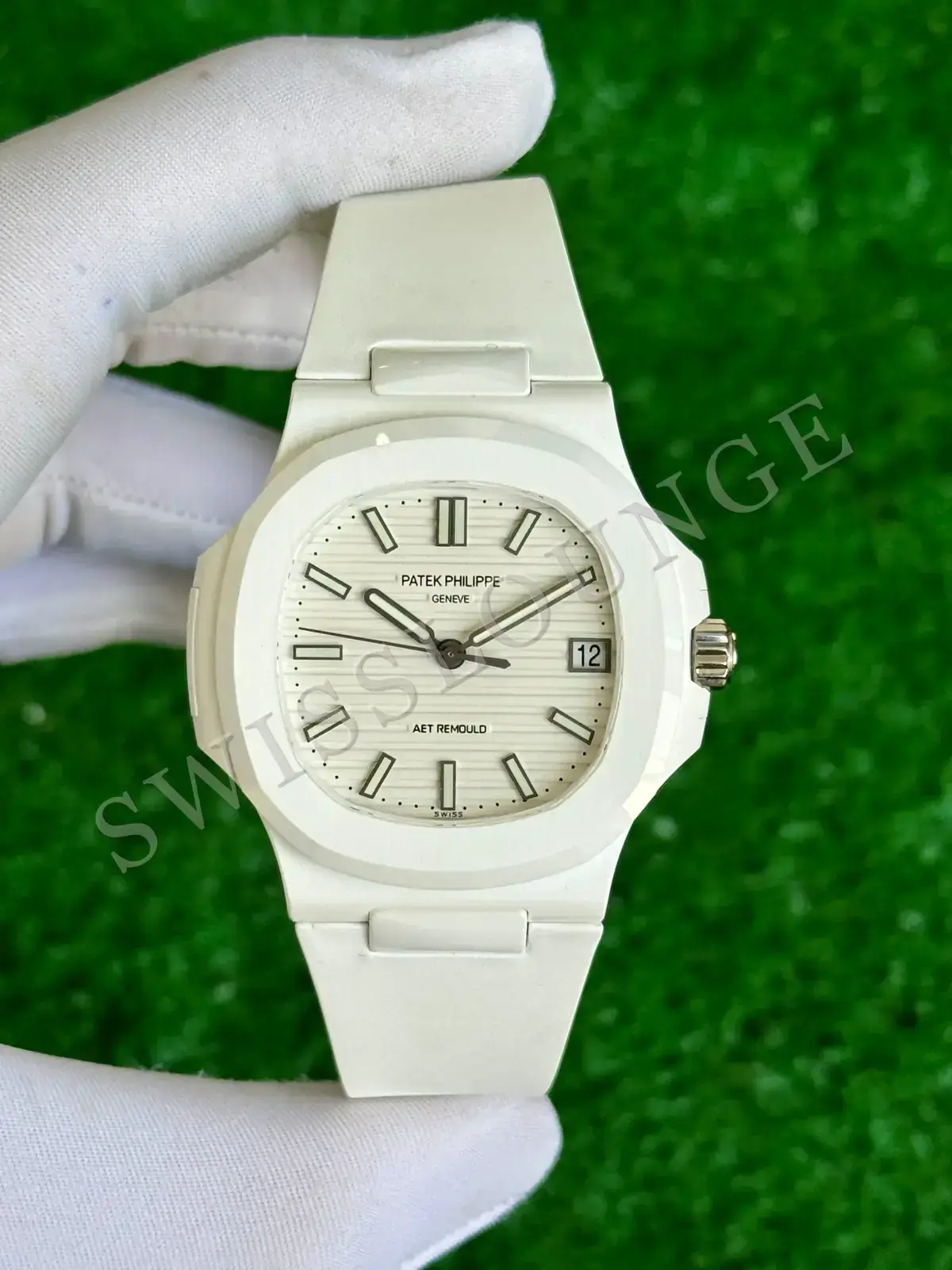 Patek Philippe Nautilus 35 mm "Beyaz Kadran Rose Kasa" 7118