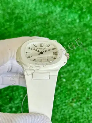 Patek Philippe Nautilus 35 mm "Beyaz Kadran Rose Kasa" 7118 — 4. görsel