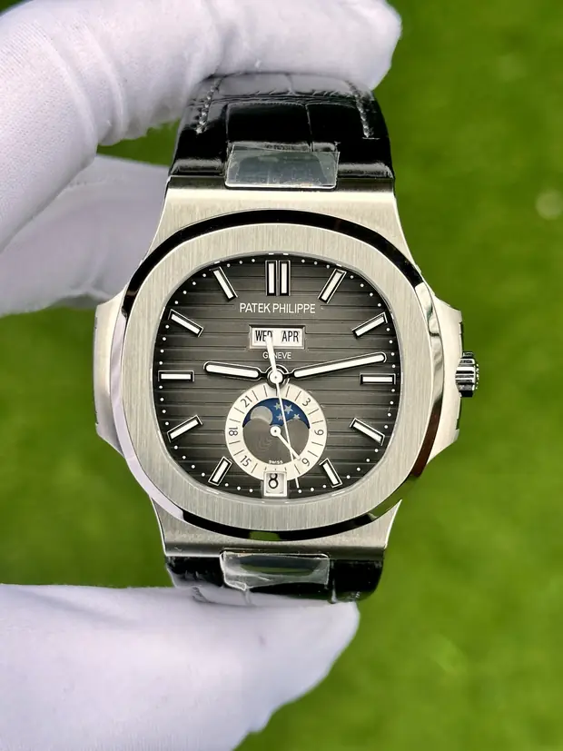 Patek Philippe Nautilus 5712-1A-001