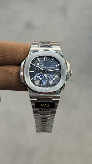 Patek Philippe Nautilus 5712 No. 02 No. 02 — 1. görsel