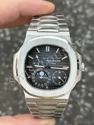 Patek Philippe Nautilus 5712 No. 02 — 1. görsel