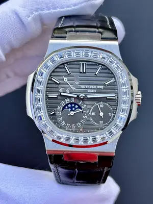 Patek Philippe Nautilus 5712G No. 02 — 1. görsel