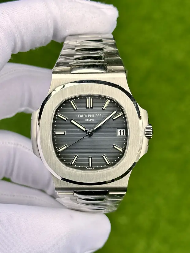 Patek Philippe Nautilus "Çelik Kasa Mavi Kadran" 5711 No. 02
