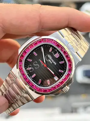 Patek Philippe Nautilus "Full Diamond Custom", 3. görsel