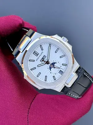 Patek Philippe Nautilus "GMT Moonphase" — 2. görsel