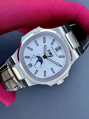 Patek Philippe Nautilus "GMT Moonphase" — 3. görsel